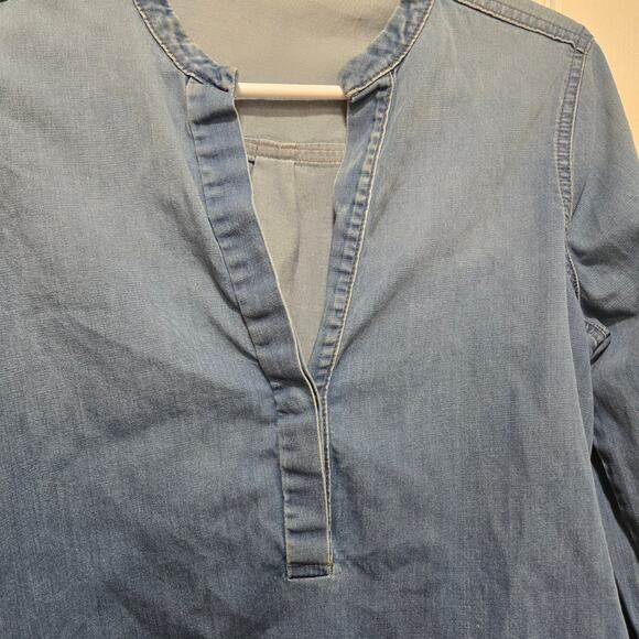 Vince. Top womens size 4 blue chambray popover ombre lightweight blouse - Picture 7 of 8